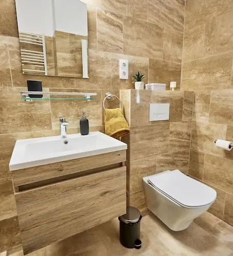 Apartament Varfal *